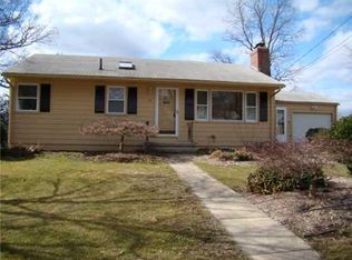 81 Mount View Dr, Cranston, RI 02920