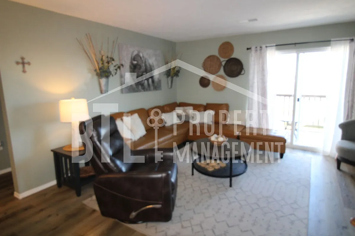 Building Photo - 2905 Vineyards Pkwy #5