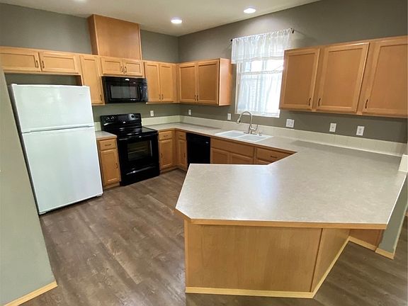 2nd image of 2025 Garry Oaks Ave Unit B