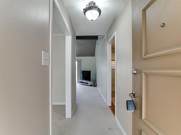3rd image of 9106 Skyline Dr