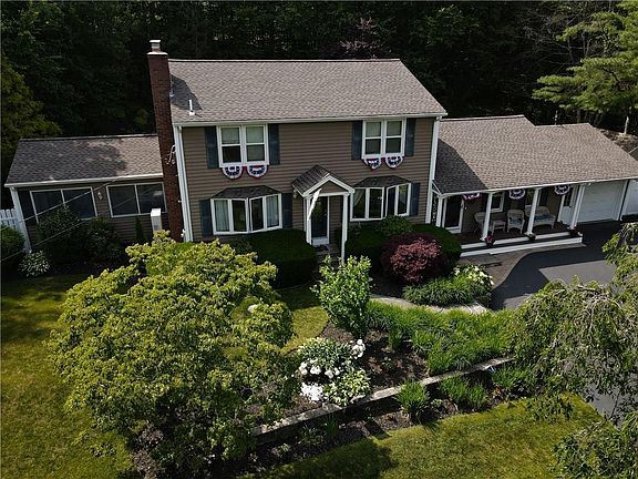 4th image of 18 Elizabeth Ann Dr