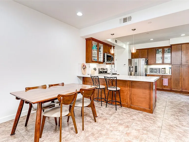 15220 Cambridge St — Photo 13