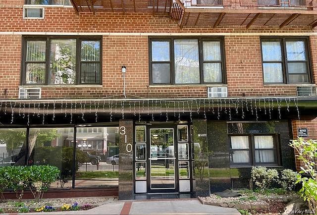 1st image of 310 Lenox Road #4U