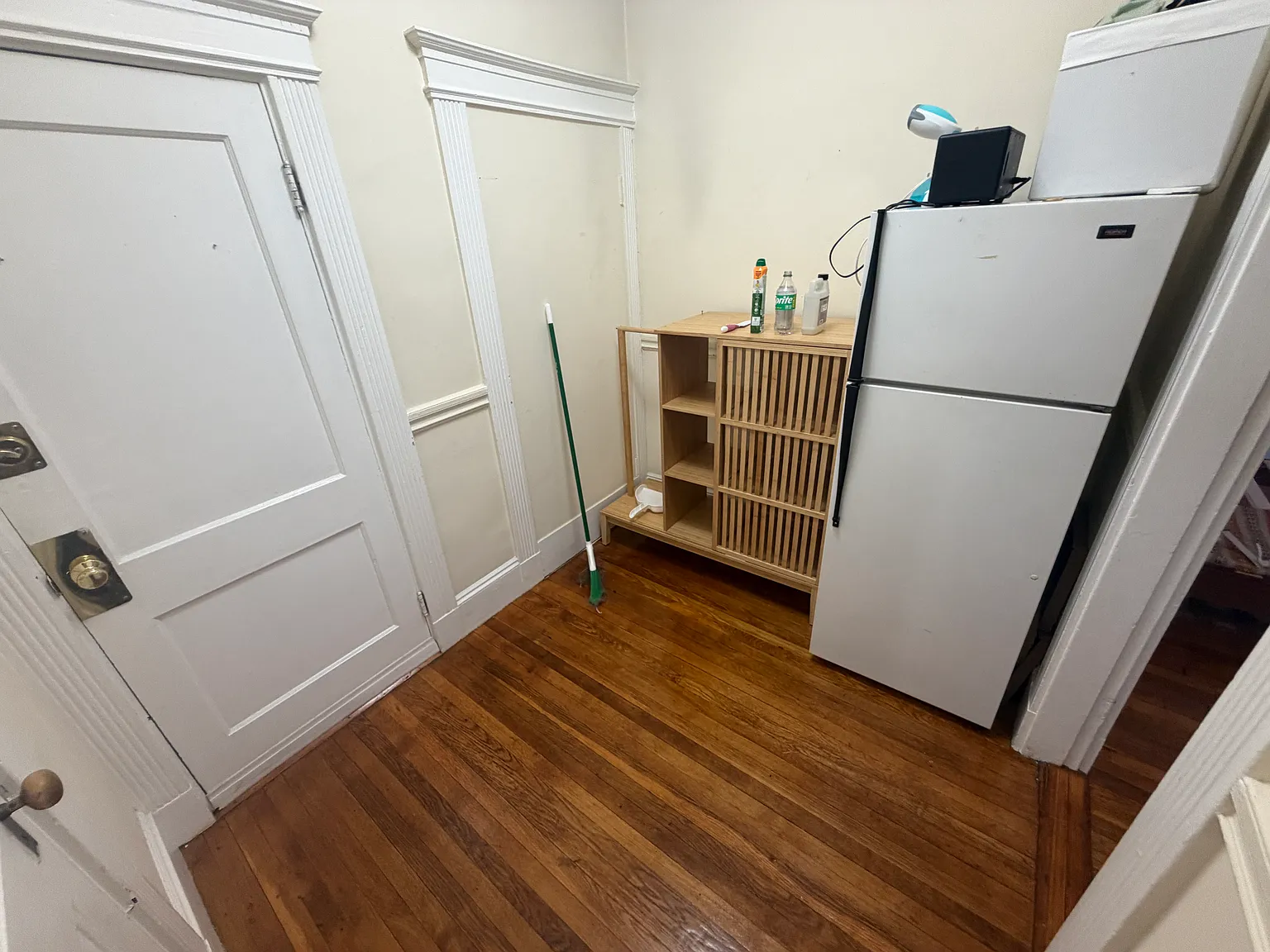 Studio, $2,000 — Photo 4