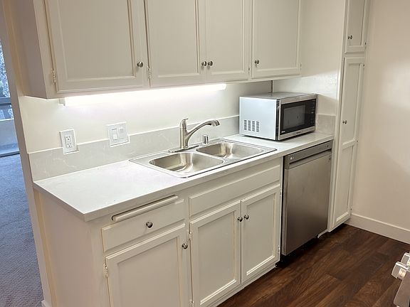 5th image of 6333 La Jolla Blvd #278