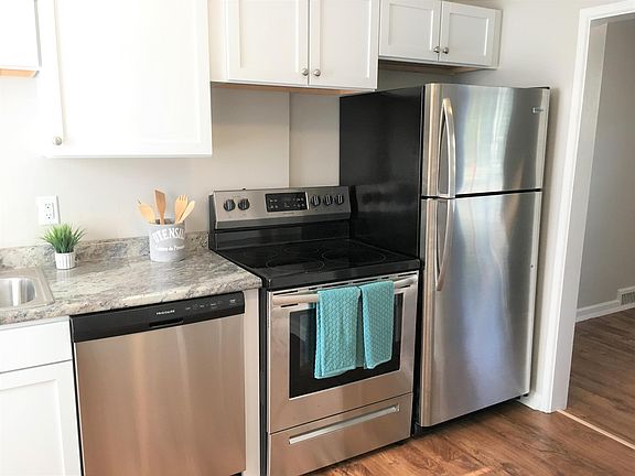 2nd image of 5207 N Diversey Blvd