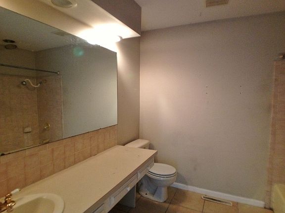 4th image of 8266 N Larch Pl