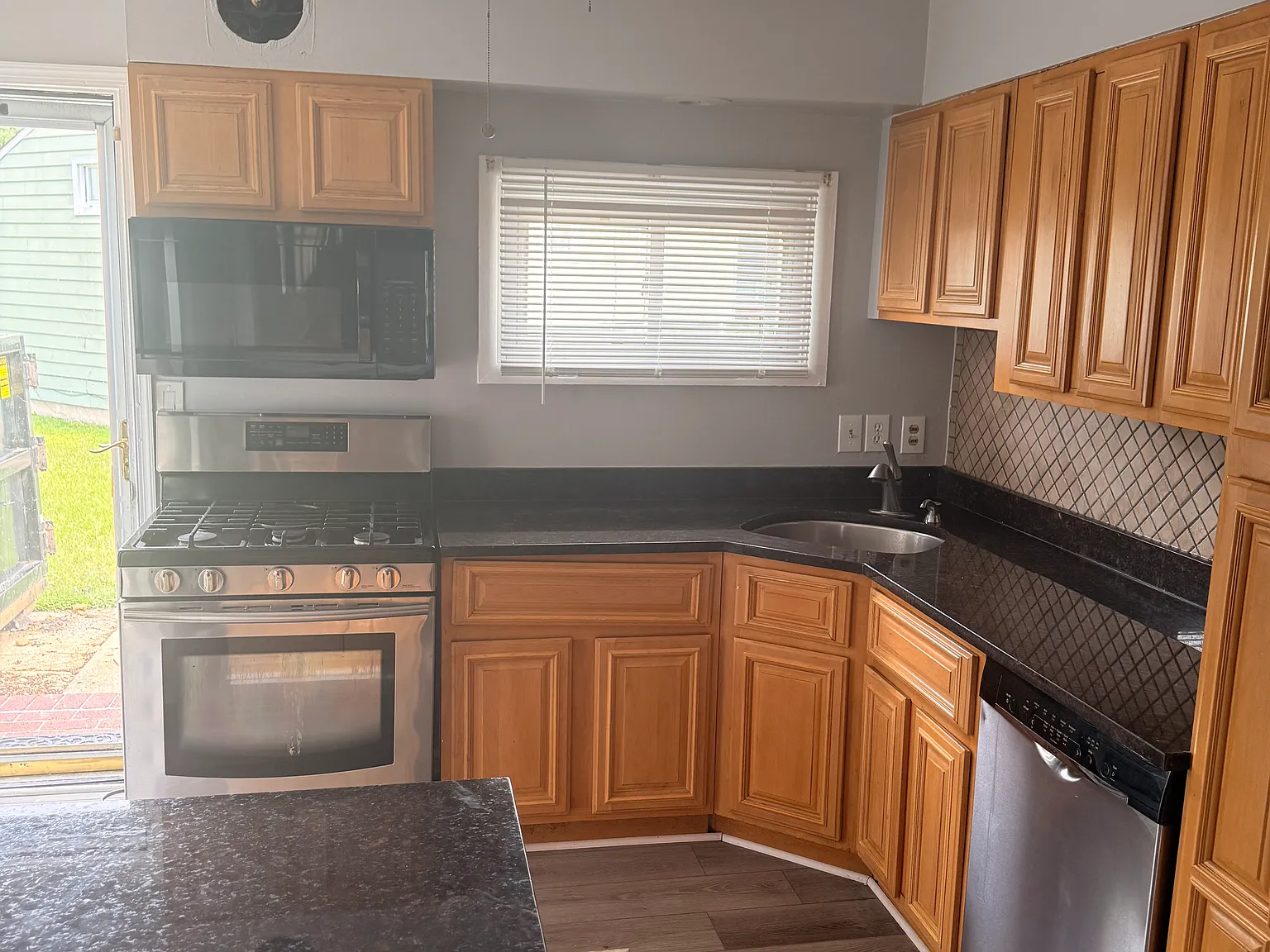 3 bed, 1520 sqft, $2,550 — Photo 3