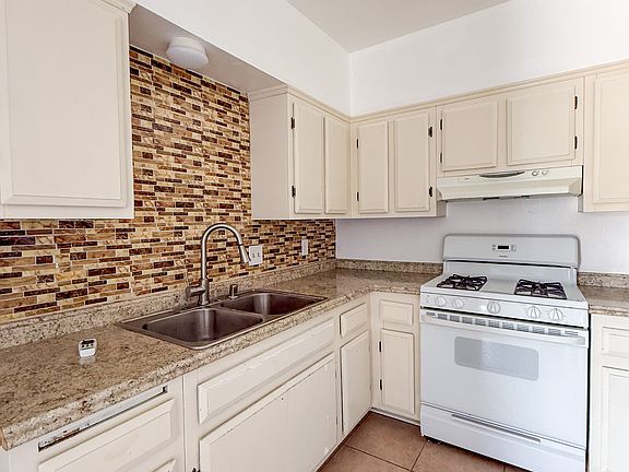 4th image of 73407 Sunnyvale Dr APT A