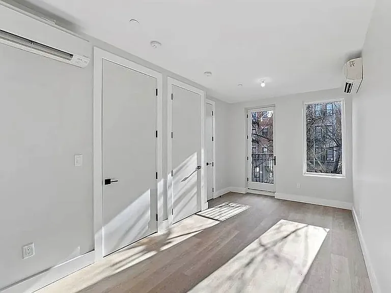 727 Dekalb Ave #2B — Photo 1
