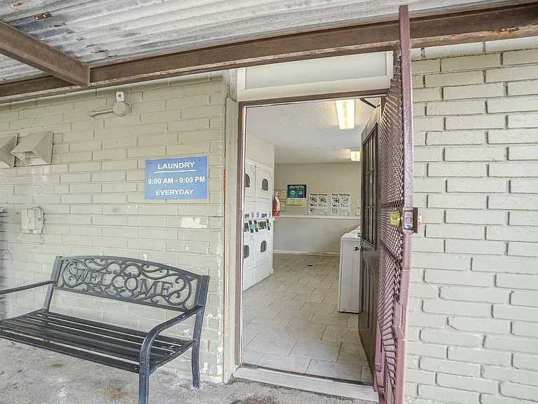 Ashford Santa Fe Laundry Room