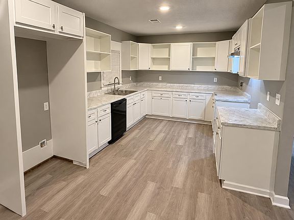 4th image of 3166 Mensi St