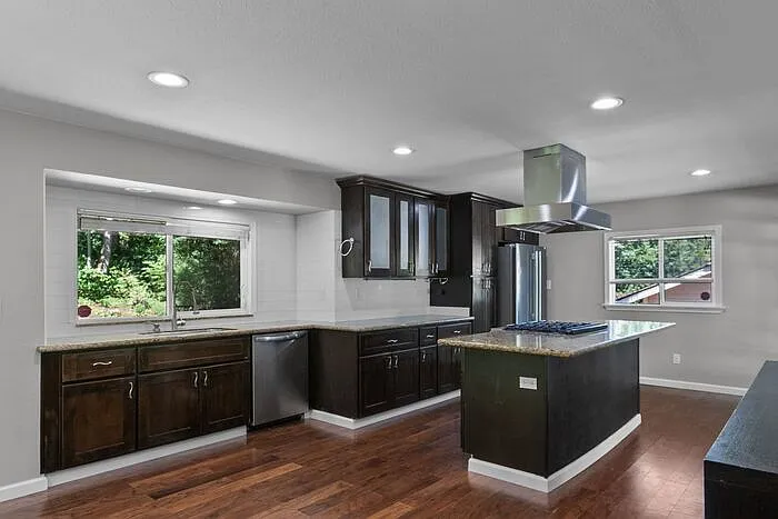 3 bed, 2.5 bath, 2590 sqft, $4,250 — Photo 3