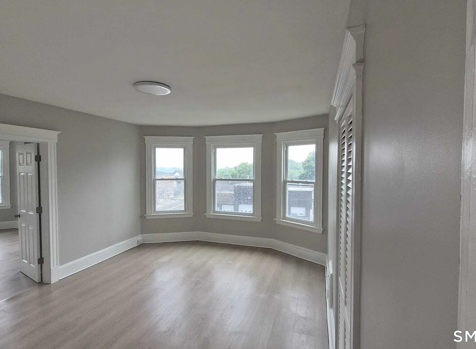 3 bed, 1.0 bath, 1320 sqft, $2,000 — Photo 1
