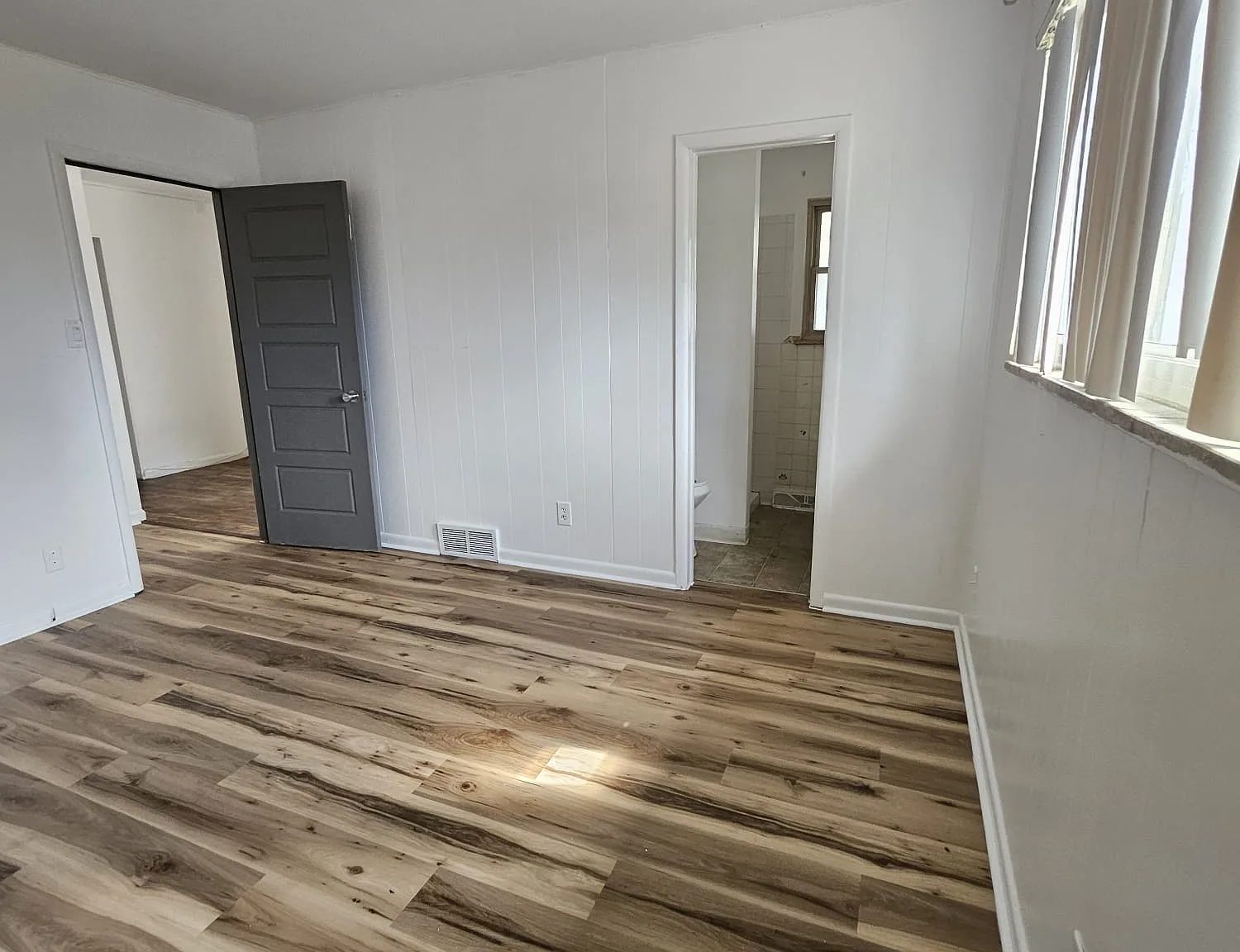 4 bed, 2500 sqft, $3,200 — Photo 4