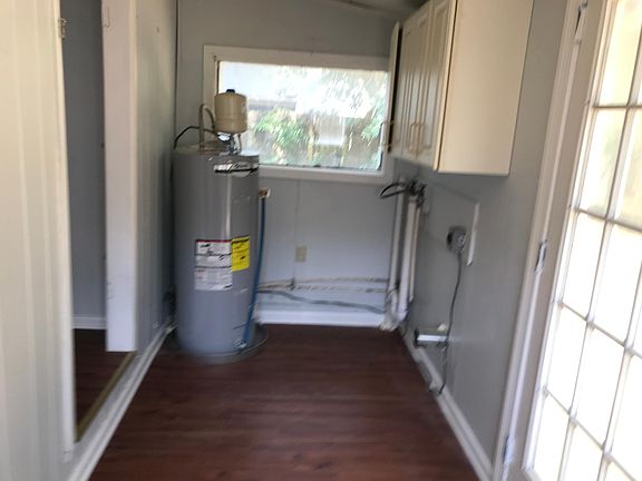 5th image of 105 Alder Ave