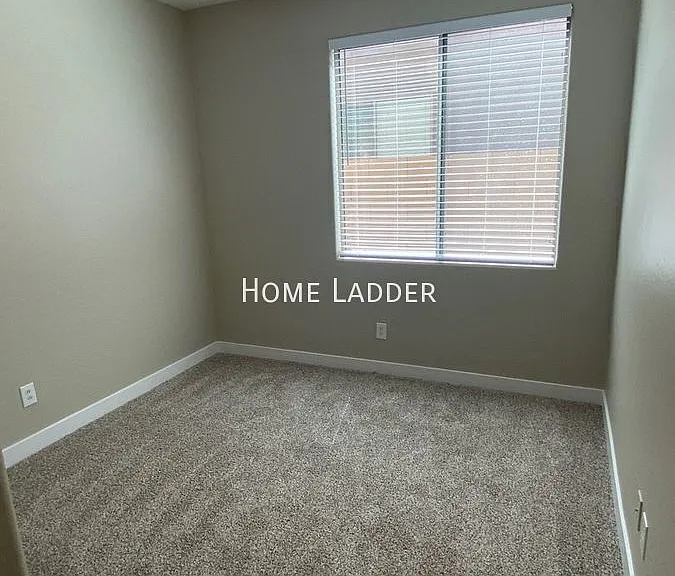 1836 W Kuralt Dr — Photo 14