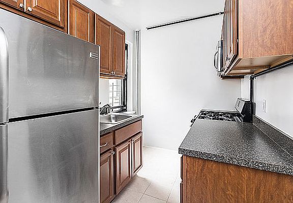 3rd image of 735 W 172nd St APT B46