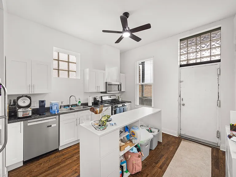 2228 S Wood St #2 — Photo 4