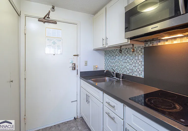 1700 Ala Moana Blvd #1402 — Photo 9