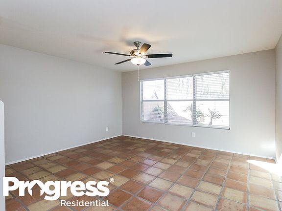 4th image of 802 W Sun Coast Dr