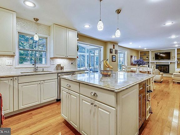 4th image of 2408 Henslowe Dr