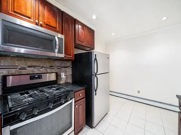 66 Romaine Avenue image 8 of 11