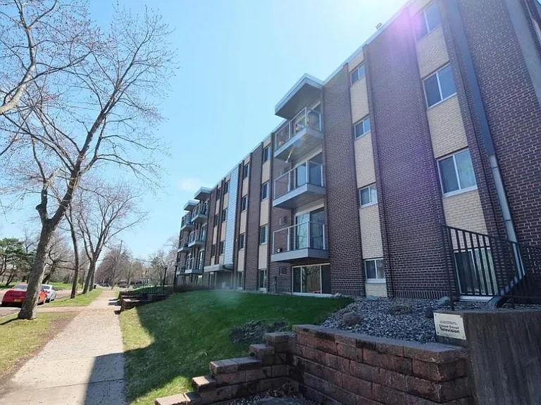 RIVERSIDE FLATS — Photo 33