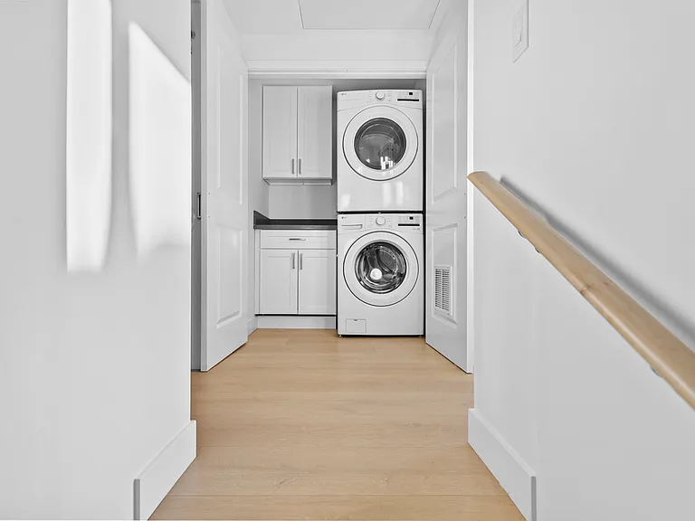360 Burchett St #6 — Photo 4