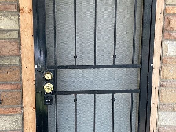 2nd image of 1534 Dietzen Ave