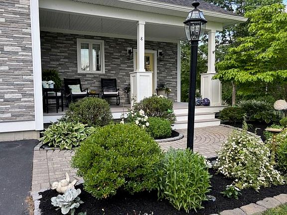 3rd image of 8 Grover Avenue