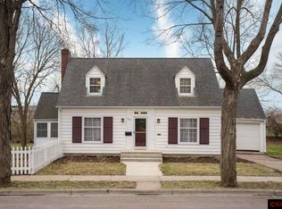 925 South Ave, North Mankato, MN 56003