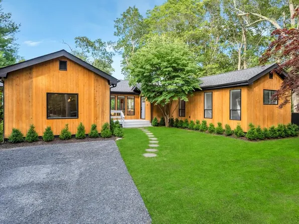 171 Norfolk Dr, East Hampton, NY 11937