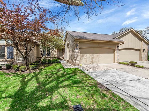 3rd image of 43085 W Kirkwood Dr