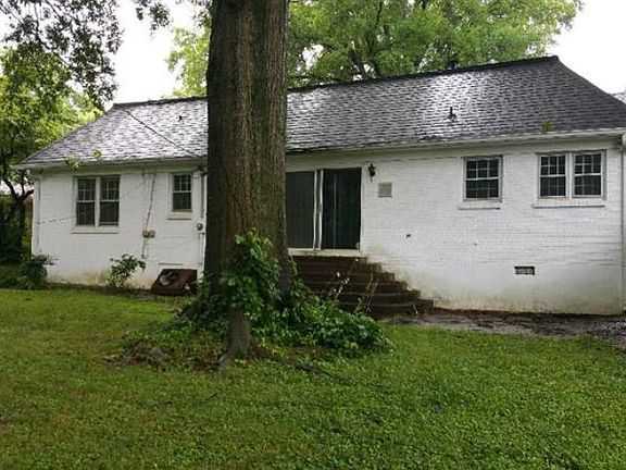 3rd image of 984 N Idlewild St