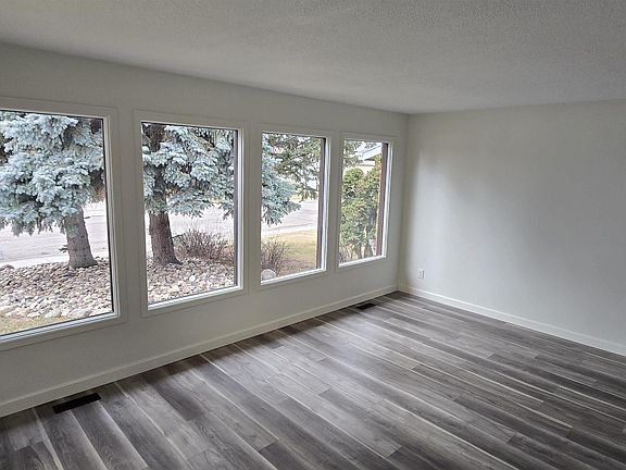 5th image of 4405 52nd St