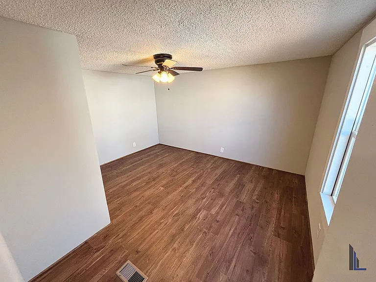 105 Cypress St — Photo 6