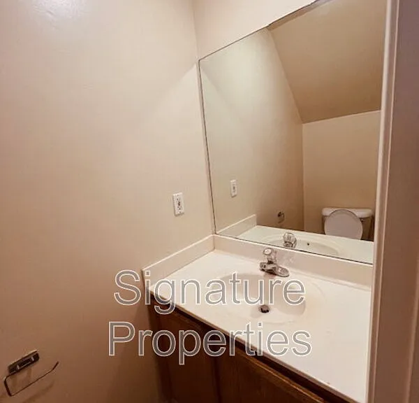 555 Fairfax Ave #C — Photo 17