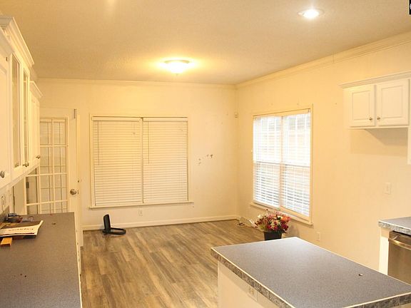 5th image of 151 Hampton St