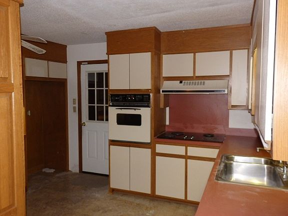 5th image of 843 Greenwood Ct