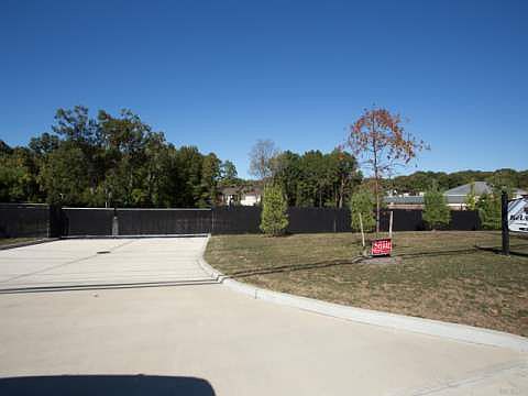 1st image of 985 W Jericho Tpke