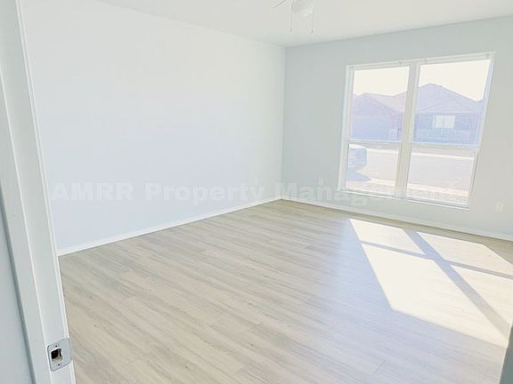4th image of 1635 Wrigley Dr