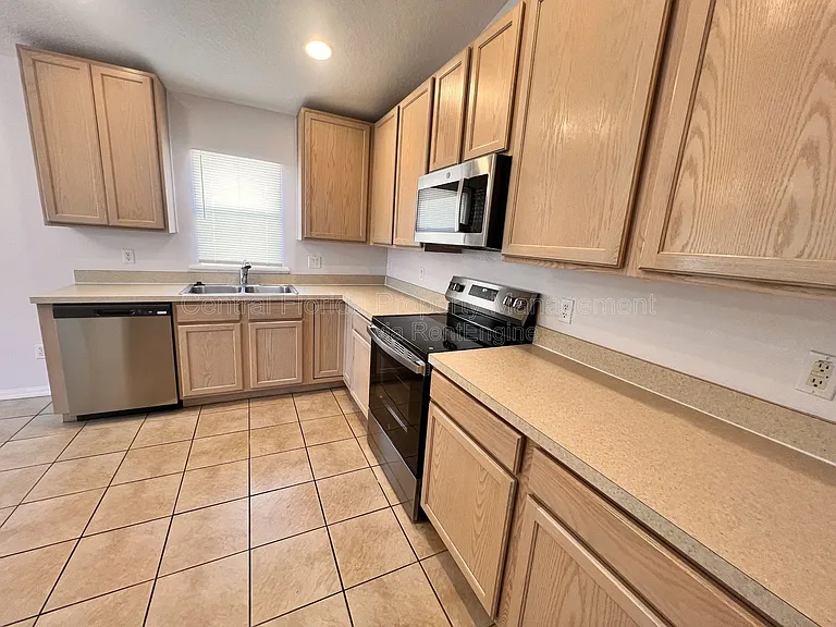 1821 Courtland St — Photo 6