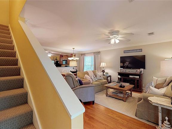 4th image of 104 Mews Cir