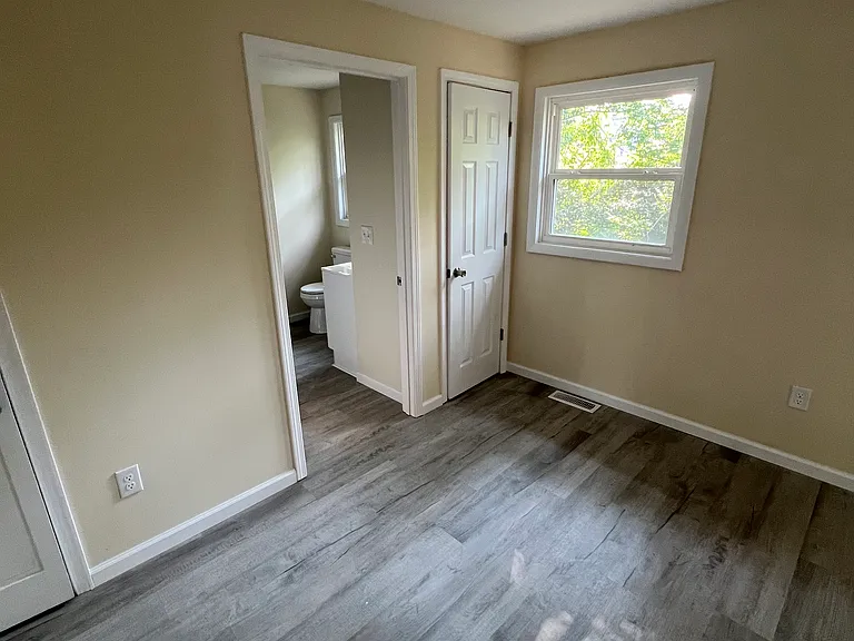 105 Lancaster Ct — Photo 14