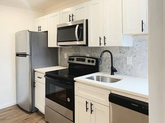 3rd image of 1807 W Albanus St