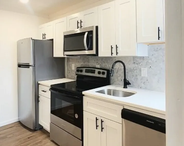 1807 W Albanus St — Photo 2