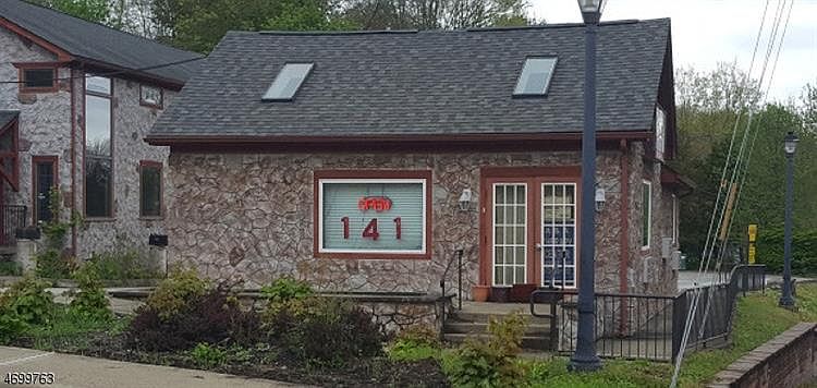 2nd image of 141 Main St