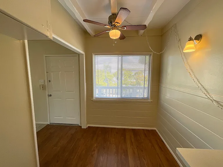 203-209 E Acacia Ave — Photo 11