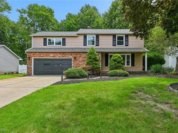 5268 Hickory Dr, Lyndhurst, OH 44124